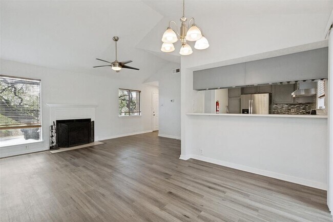 Photo - 6810 Deatonhill Dr Unit 204