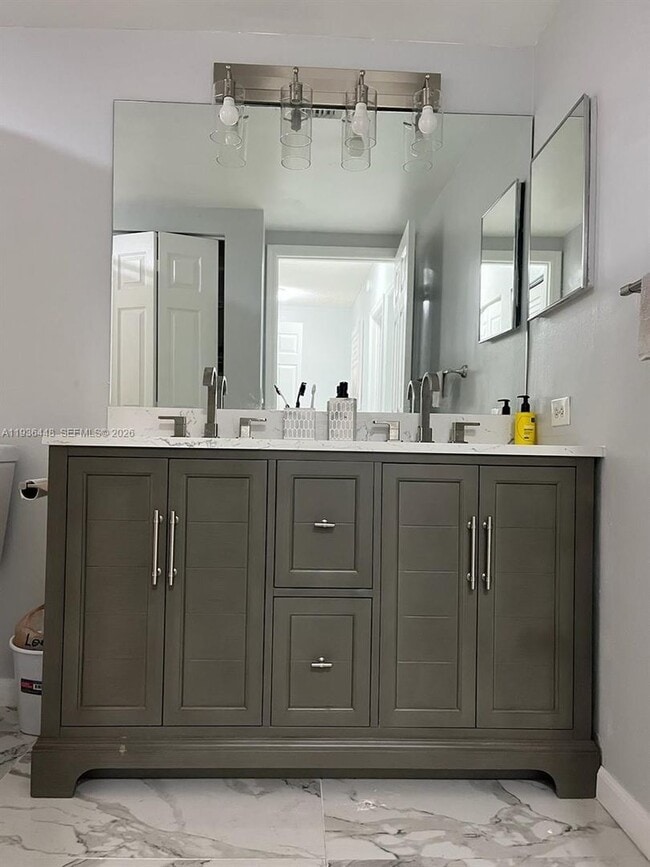 Photo - 2452 Centergate Dr