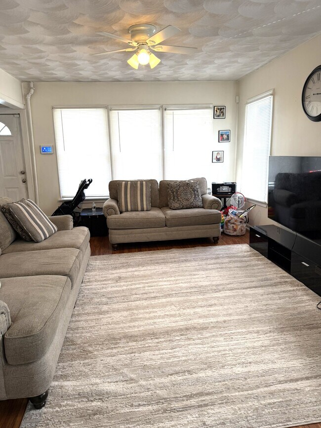 28 Radcliffe Ave Unit 28 Radcliffe Ave, unit 1