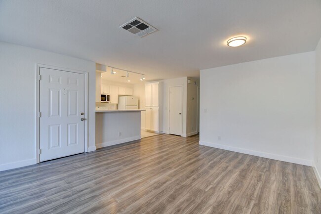 6867 Tamarus St