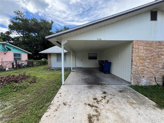 Building Photo - 312 60th Ave Dr W