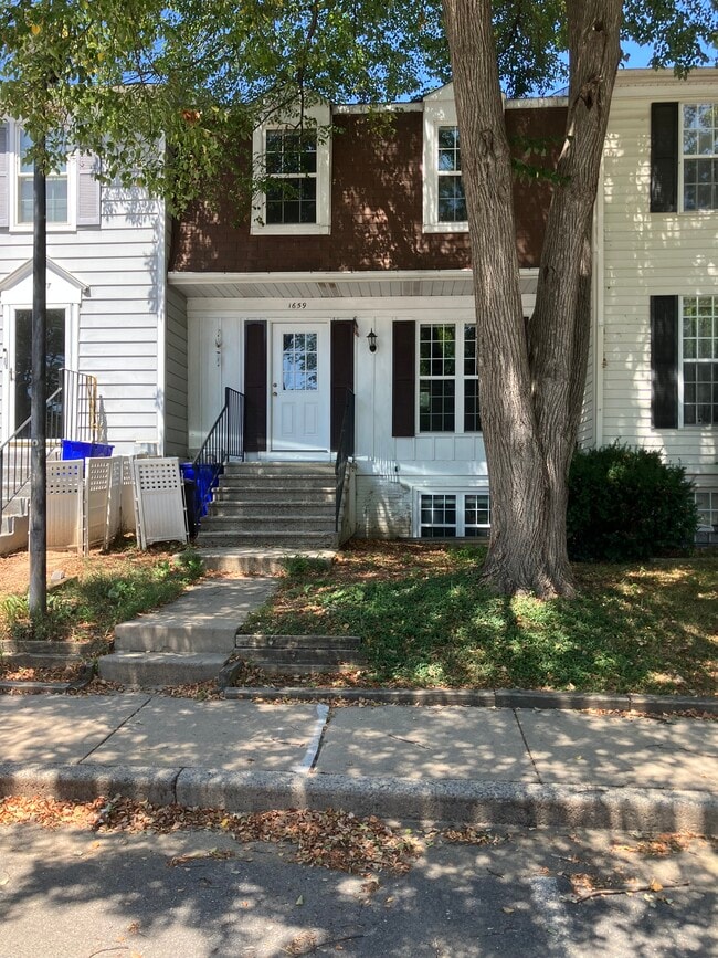 Building Photo - 1659 Colonial Way Rental