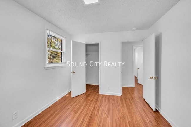 Photo - 3232 Hinkle Dr