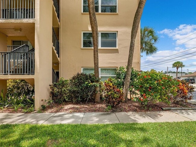 Photo - 2525 W Bay Dr Unidad A16