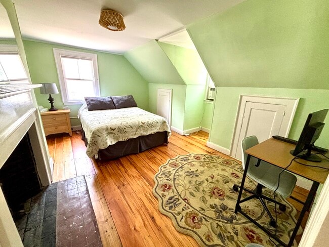 Building Photo - 7 W Main St Rental