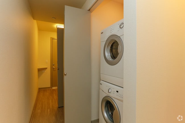 Studio - 518 SF