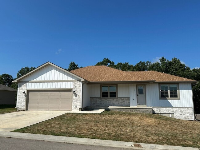 Building Photo - Now LEASING in Summit Pass! Available May 18, 2026!