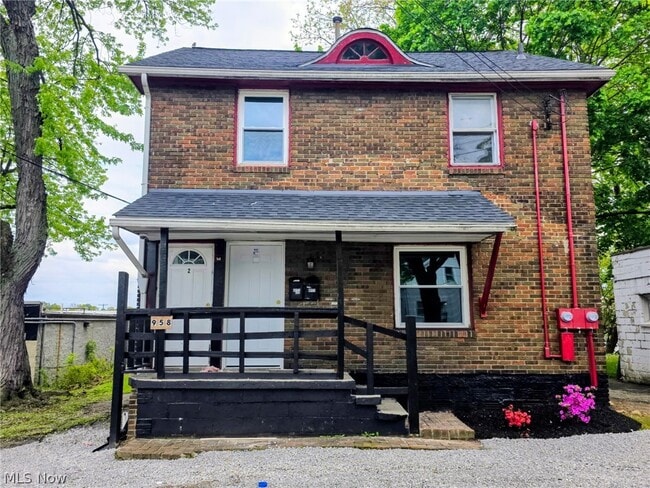 Building Photo - 958 E Wilbeth Rd Unit Lower