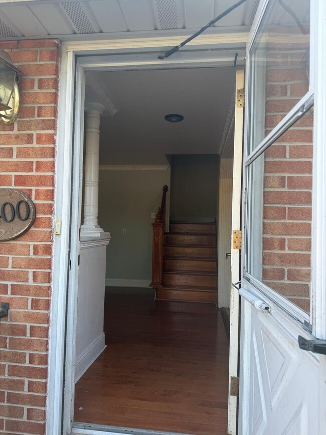 Building Photo - 3400 Sheidy Ave