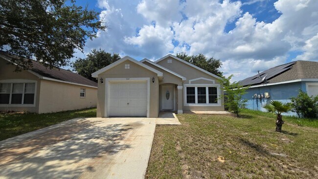 Building Photo - One Story Home in Royal Ridge, Davenport