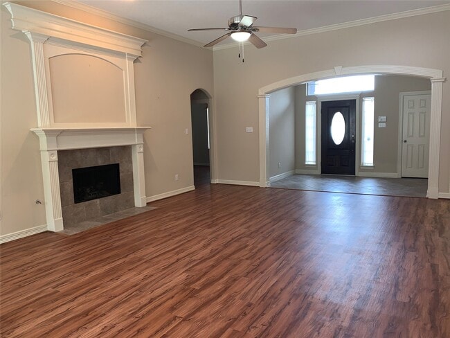 Photo - 1990 St Edmunds Crossing