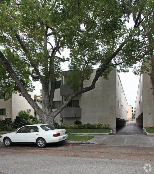 Building Photo - 321 E Tujunga Ave