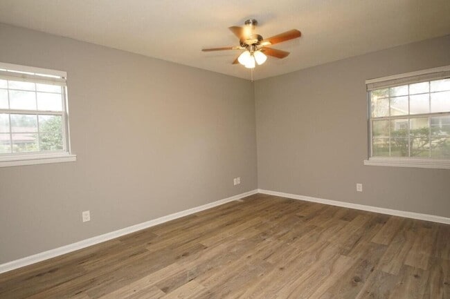 Photo - 315 Sudduth Cir NE