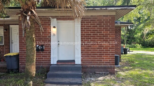 Building Photo - 2231 Spring Park Rd Unit 3