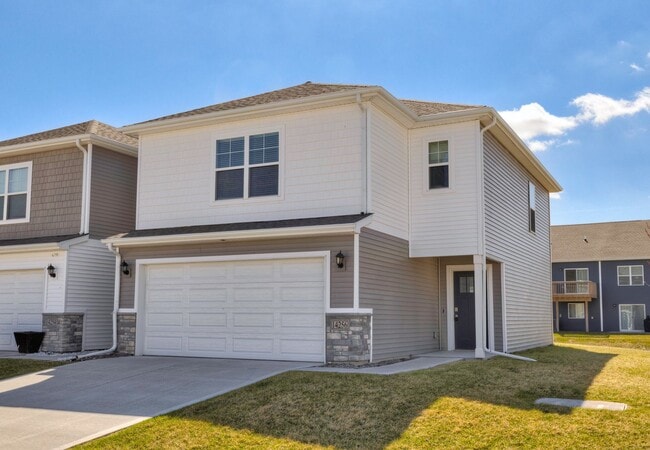 Photo - MODERN COMFORT!! 3 Bedroom, 3 Bathroom Townhome in Urbandale!