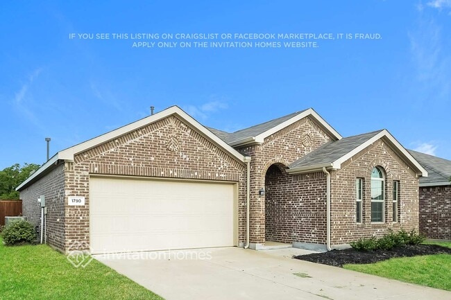 Photo - 1790 Alamandine Ave