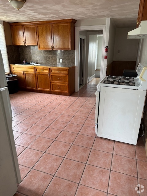 Building Photo - 63 Kenyon St Unit 3 Rental