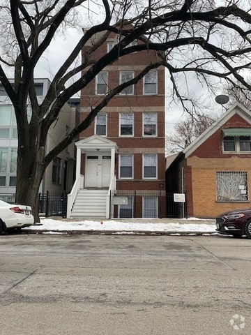 Building Photo - 1857 W Dickens Ave Rental
