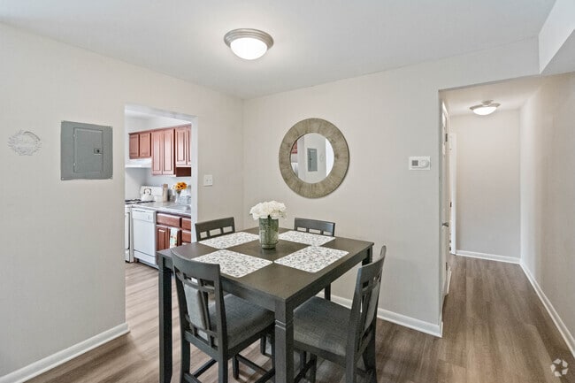 2BR, 1BA - 833SF - Dining Room - Flats of Forestville