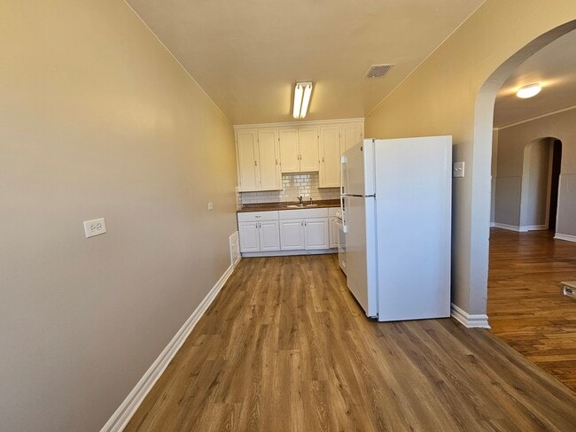 Photo - Lovely One Bedroom Apartment - Conveniently Located! Unit 2835 Colorado Blvd Apt 07