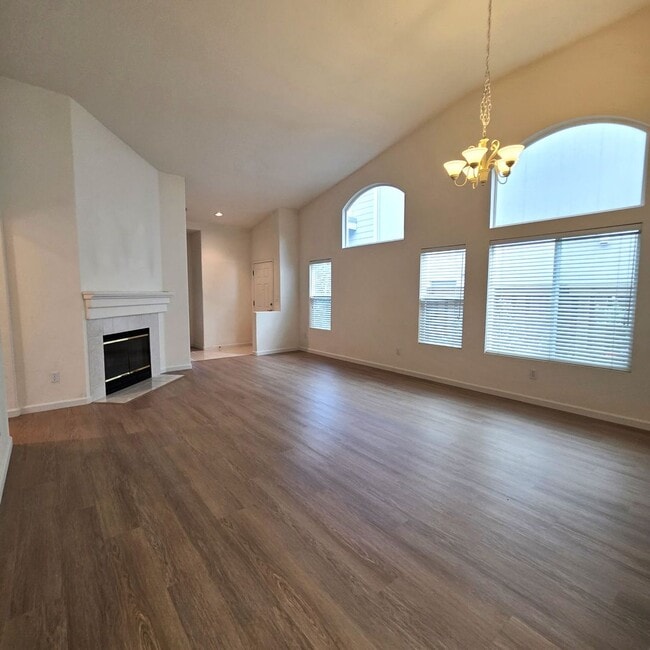 Photo - Clayton Single Story 3bd/2ba - Bright open living w/new flooring