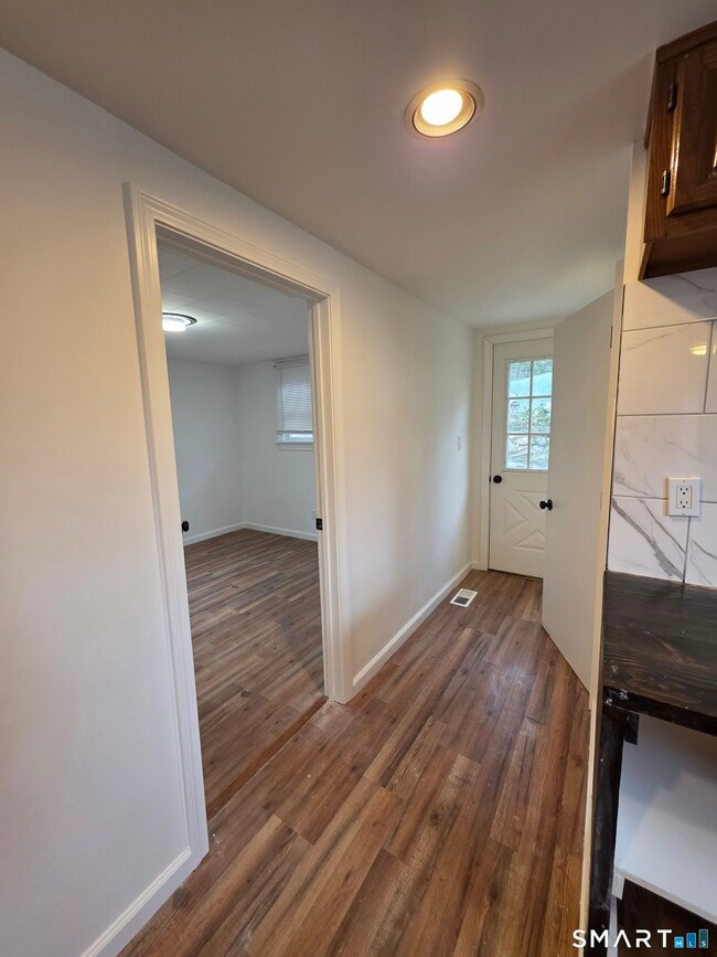 Photo - 784 Howe Ave