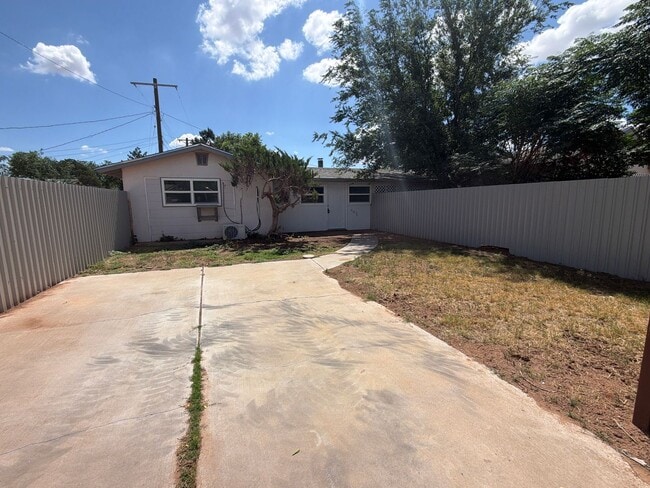 Photo - rp0916 Unit 916 1/2 W. Plains Ave.