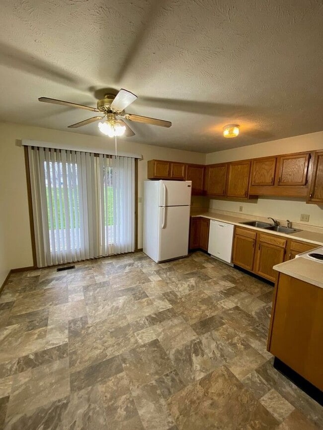 Photo - 3 Bdrm Duplex - Country Walk Estates. Pets Welcome!