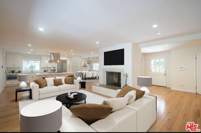 Photo - 2201 Coldwater Canyon Dr