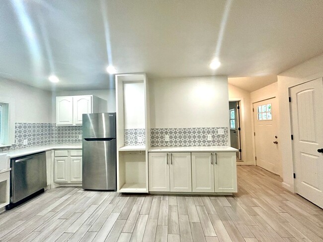 Photo - Updated 3 Bed / 2 Bath home with Single Car Garage in Farmington