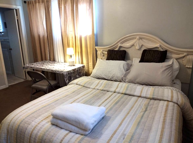 Photo - 4105 Azalea Dr