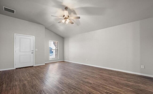 Photo - 2031 Kenwood Ave