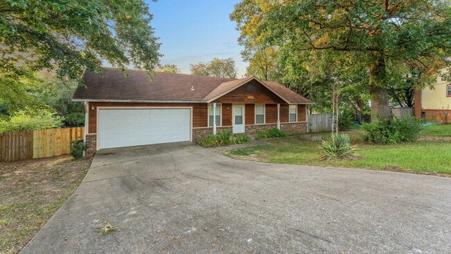 Photo - "Cozy 3-Bedroom Fayetteville Home with Mod...