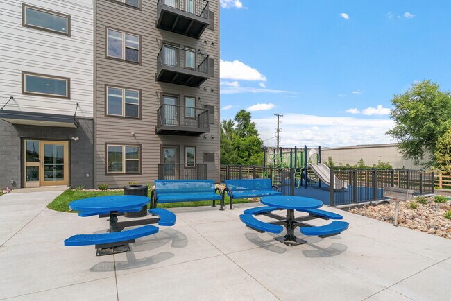5240 Apts