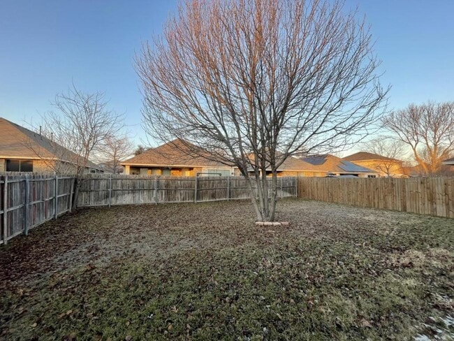 Photo - 625 Hutchins Dr