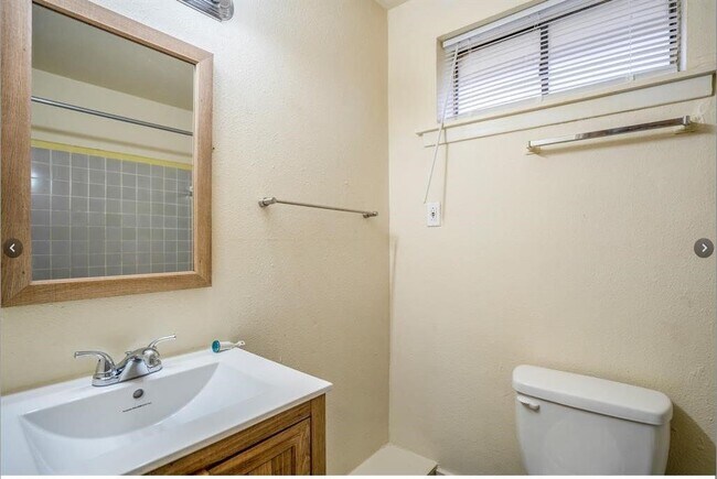 Photo - 4800 Delano St