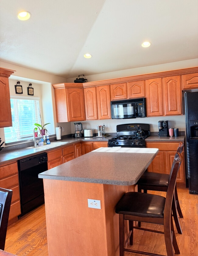 Photo - 351 N 1480 E