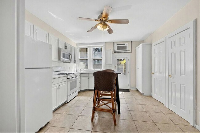 Photo - 105 8th St Unit 1