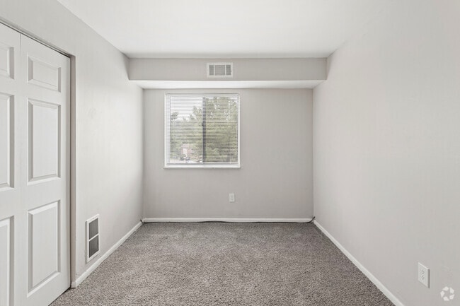2BR, 1.5BA - 850SF - Bedroom