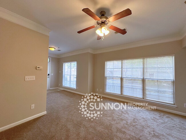 Photo - 3 Bedroom 2.5 Bathroom Townhome Near Unive...