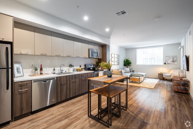 1BR, 1BA - 690SF