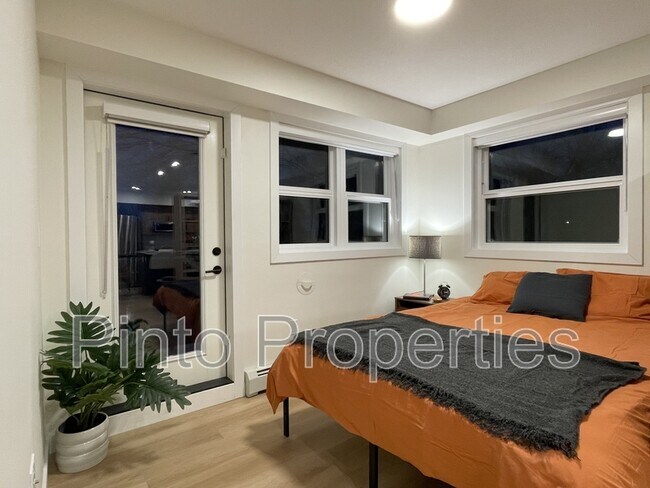 Photo - 8615-8108 108 St NW