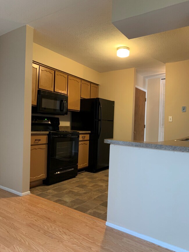 Independence Square Apartments For Rent in Clarkston, MI