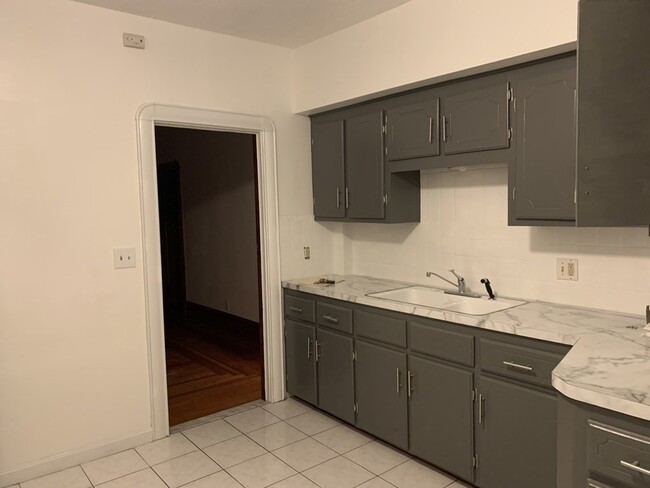 Building Photo - 44 Crawford St Unit 3