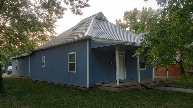 Photo - 412 S 1st St