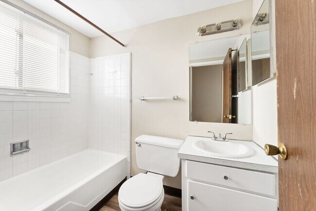 Photo - 1437 Ford Ave