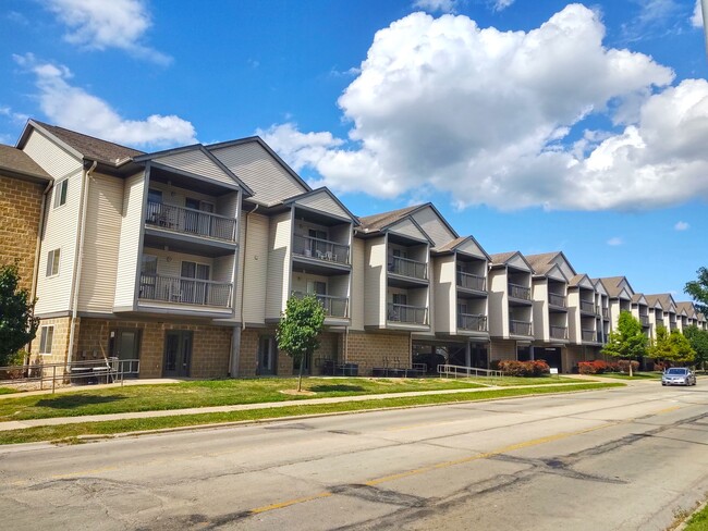 The Stilts on Springfield - The Stilts on Springfield Apartments
