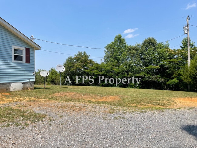 Photo - 581 S Holcomb Rd SW