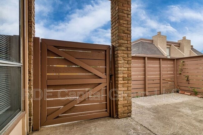 Photo - 3121 Park Ln