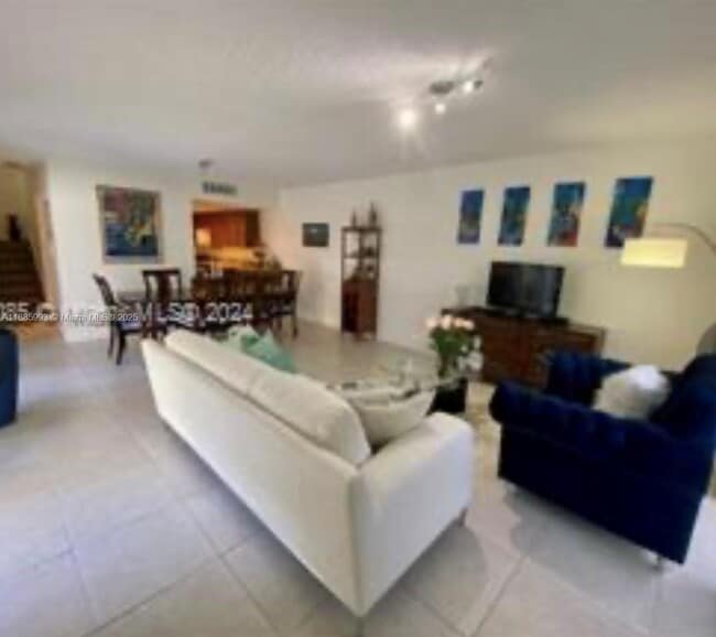 Photo - 567 NW 98th Ave